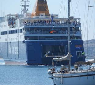 Tägl. ab/an Naxos-Ios-Paros-Santorin bis Piräus