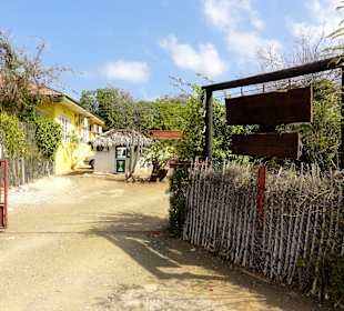 Eingang zum Kräutergarten Den Paradera