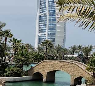 Dubais "Klein Venedig " mit Blick auf Burj Al Arab
