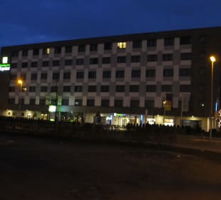 Hotel bei Nacht