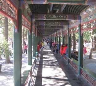Wandelgang am Ufer des Kunming Sees