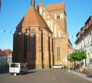 Altstadt ( Kirche und Rathaus )