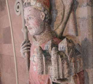 Sarkophag im Westchor
