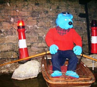 In der Höhle zusammen mit Käpt'n Blaubär