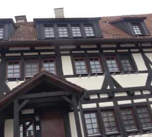 Haus auf der Mauer