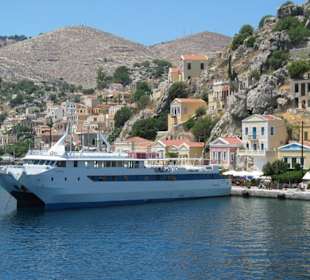 Im Hafen von Symi