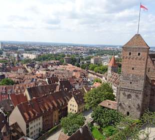 Im Hintergrund Tiergärtnerturm 