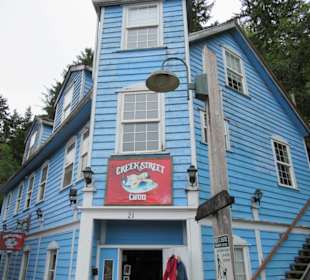 Unterwegs auf Holzstegen in der Creek Street