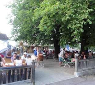 Biergarten vor dem Haus