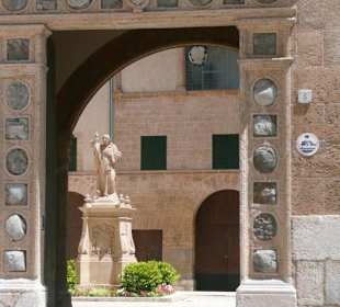 Neben der Kathedrale