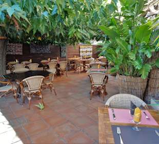 Blick auf die Plätze des Restaurantbereiches