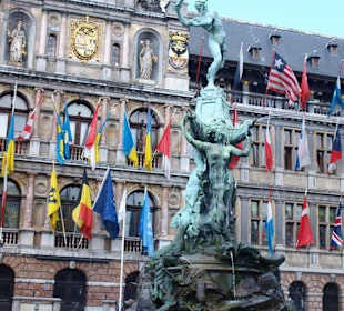 Der schöne Brunnen vor dem Rathaus