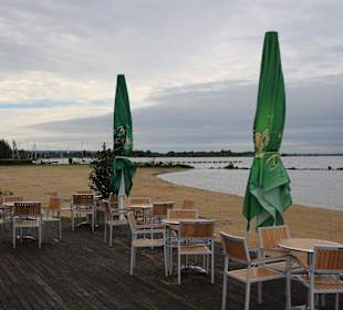 An der Strandpromenade Lembruch