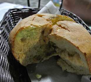 "Gedeck" (Kräuterbrot)