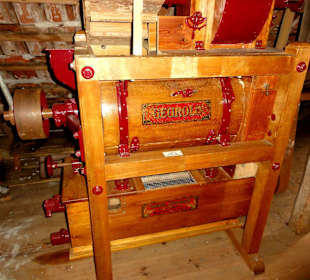 Rundgang durch die Räume der Klostermühle