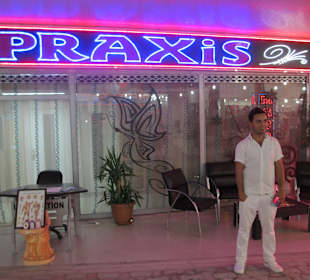 Ali und seine neue Massagepraxis