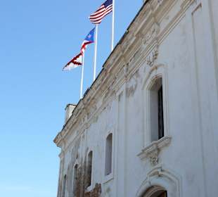 Der Innenhof mit der Kommandozentrale