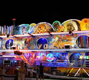 Luna Park im August Buden