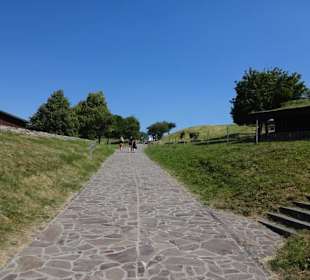 Burg Devin Hinweg