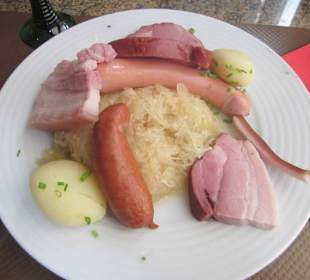 Bistro Le Dominicains Choucroute GArnie