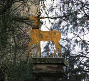 Vor dem Schloss