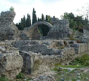 Thermen mit bogenförmigem Gewölbe