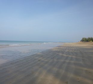 Bang Niang Beach bei Ebbe