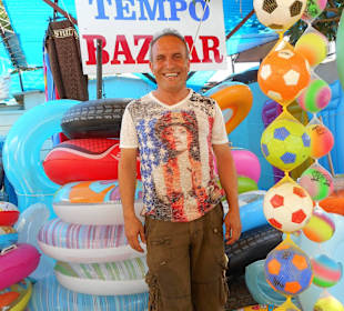 Tempo Basar am Strand Kumköy