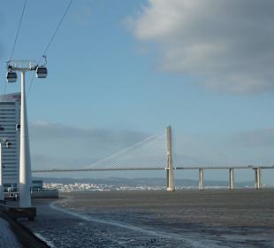 Blick auf die 17 km lange Ponte Vasco da Gama