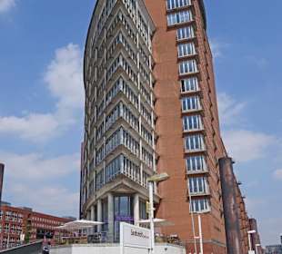 Hochhaus zu sehen von der Kehrwiederspitze.Ponton