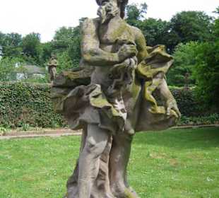 Eine Figur die den Garten schmückt.