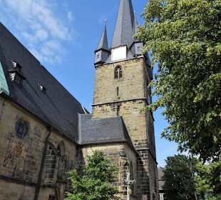 Außenansicht der Pfarrkirche Unsere Liebe Frau