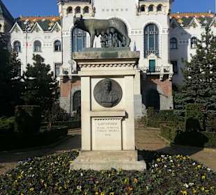 Statuea Romulus si Remus