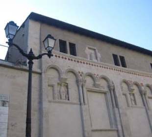 St. Jean (Gebäude neben der Kirche)