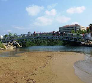 Flussmündung der Schildkrötenbucht - 300 Meter