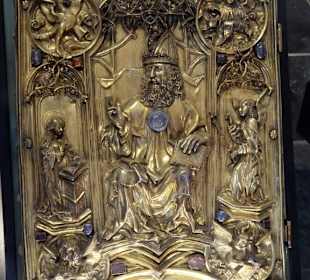 Reichsevangeliar im Krönungssaal