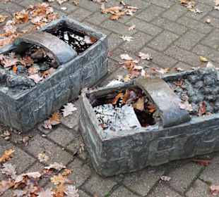 Ansichten der Erdbeerpflückerin mit Kindern