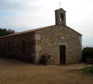 Kleine alte Kirche auf Saint Honorat