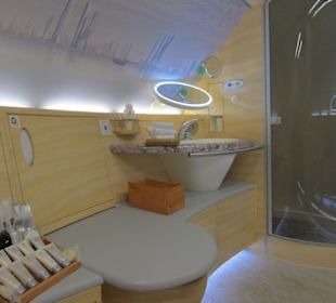 Emirates Airbus A 380, Bad der First Class