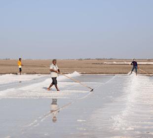 Mühsame Salzgewinnung
