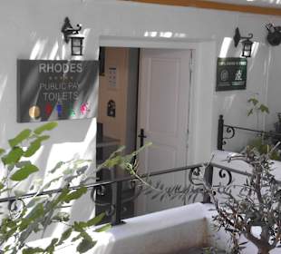 Klo in der nähe des Hafens