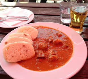 Cepin Gulach und Knödel