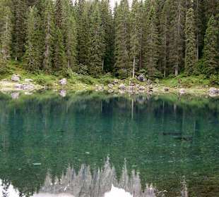 Karrersee mit Spiegelbild des Latemar