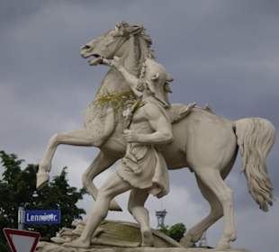 Statue