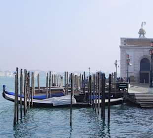 The Customs House at the very end of the canale
