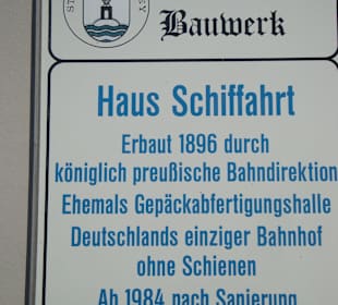 Tafel beim Haus Schifffahrt