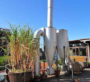 Im Außengelände der Zuckerfabrik