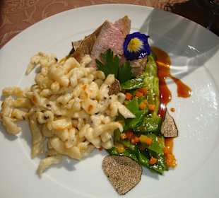 Hauptspeise : Kalbsrücken mit Trüffel und Spätzle