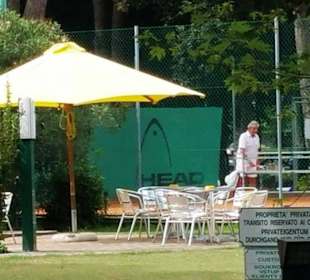 Tennis mit Barbereich