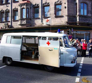 BRK Fürth Fußgrp.3Festwagen Früher und Heute
